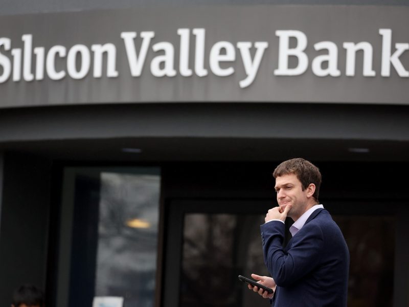 A customer stands outside of a shuttered Silicon Valley Bank (SVB) headquarters on March 10, 2023 in Santa Clara, California. Photo by Justin Sullivan/Getty Images.