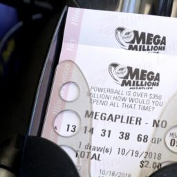 Missouri NICU Nurses Donate $10,000 Lottery Winnings to Colleagues