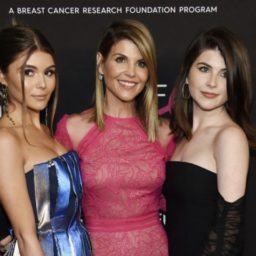 USC: Lori Loughlin’s Daughters Are Still Enrolled Despite Dropout Claims