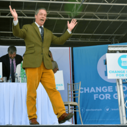 Farage: Vote for Brexit Party Lets People ‘Put No Deal Back on the Table’