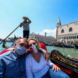 Top Italian Epidemiologist Says Outdoor Mask Law Is ‘Wrong’