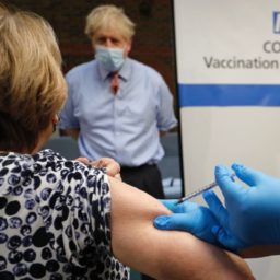 UK Govt Planning to Force Healthcare Workers to Take Vaccine: Report
