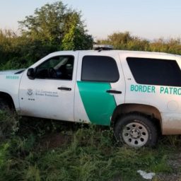 10 Migrants Found in Fake Border Patrol Vehicle in Arizona